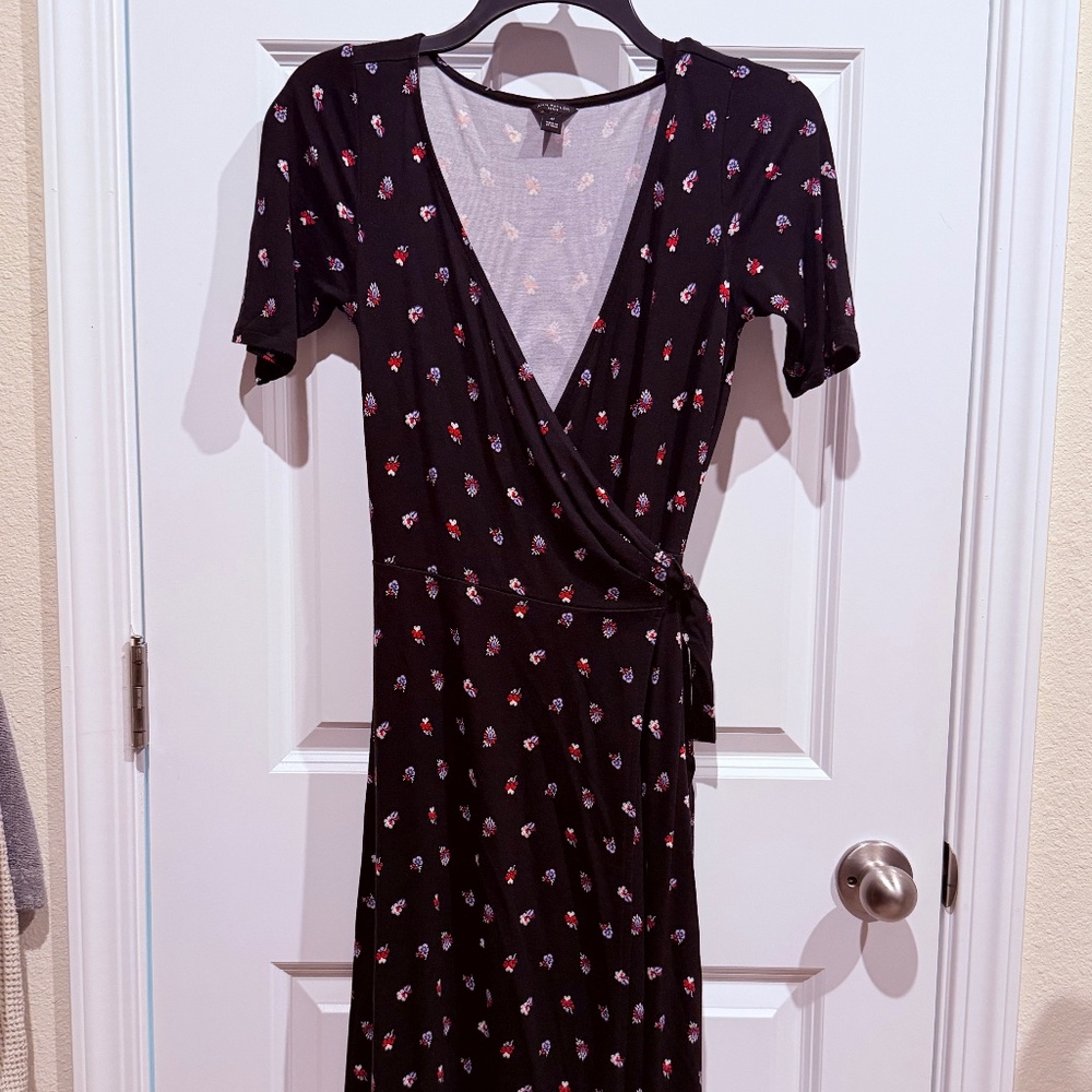 Ann Taylor Floral Wrap Midi Dress – Black Multicolor - Size 4P